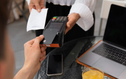 How small businesses can save money by going cashless